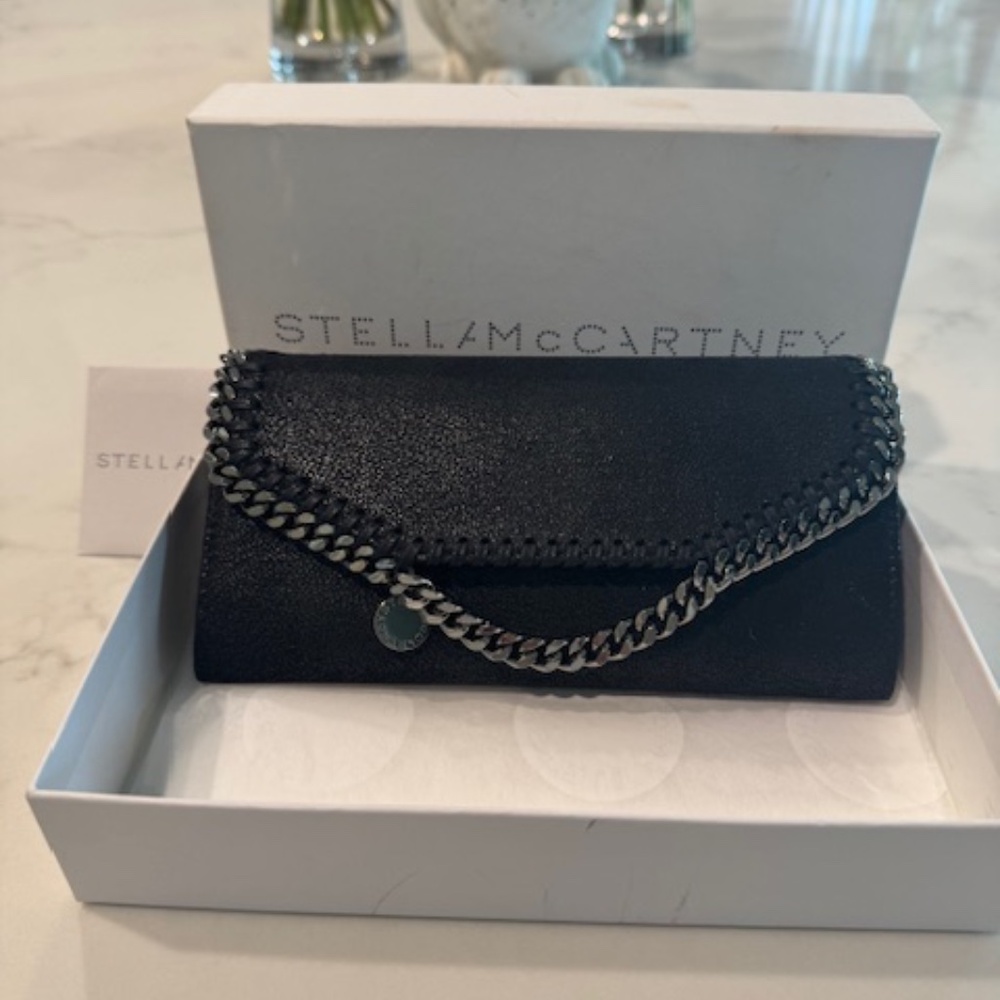 Stella McCartney Blk Wallet WChain Detail NEW Made With Luxurious Vegan Material